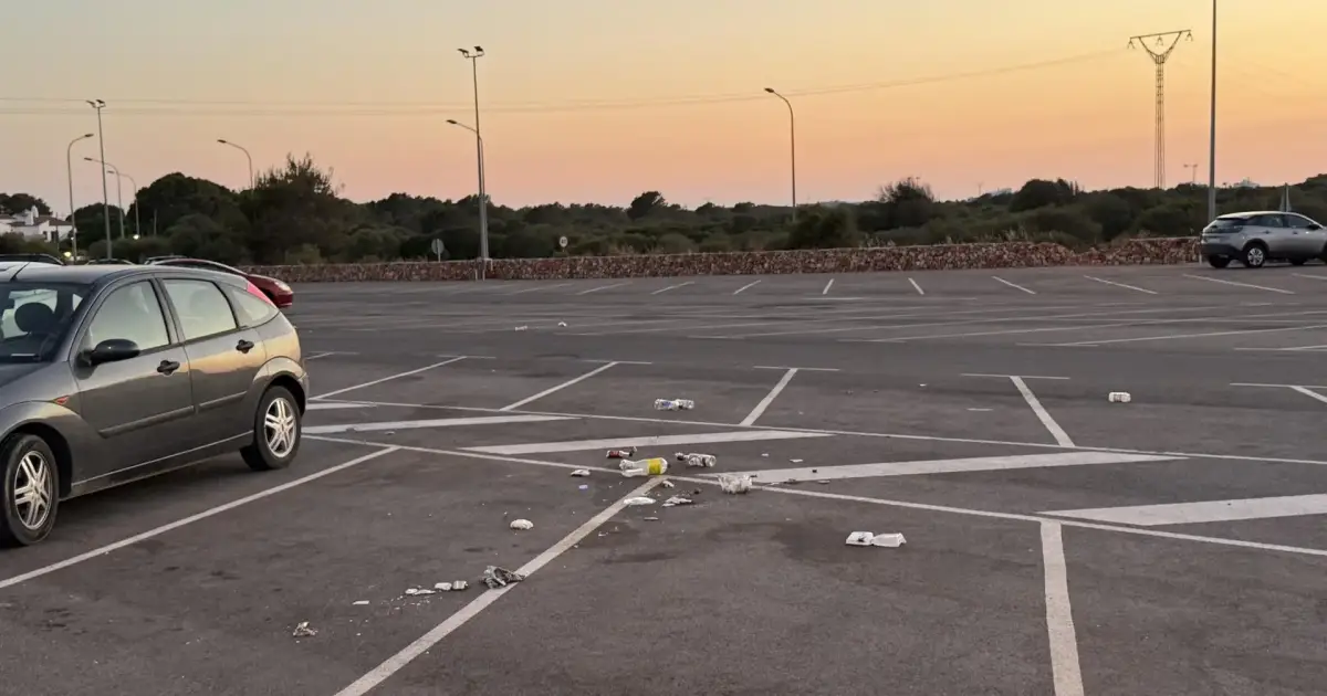 Suciedad y suciedad en el parking de Dalt sa Quintana