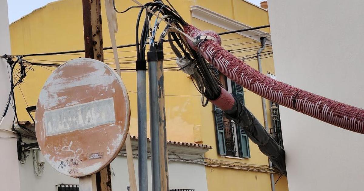 Cables en fachada